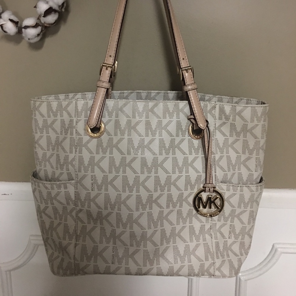 Michael Kors Jet Set Tote